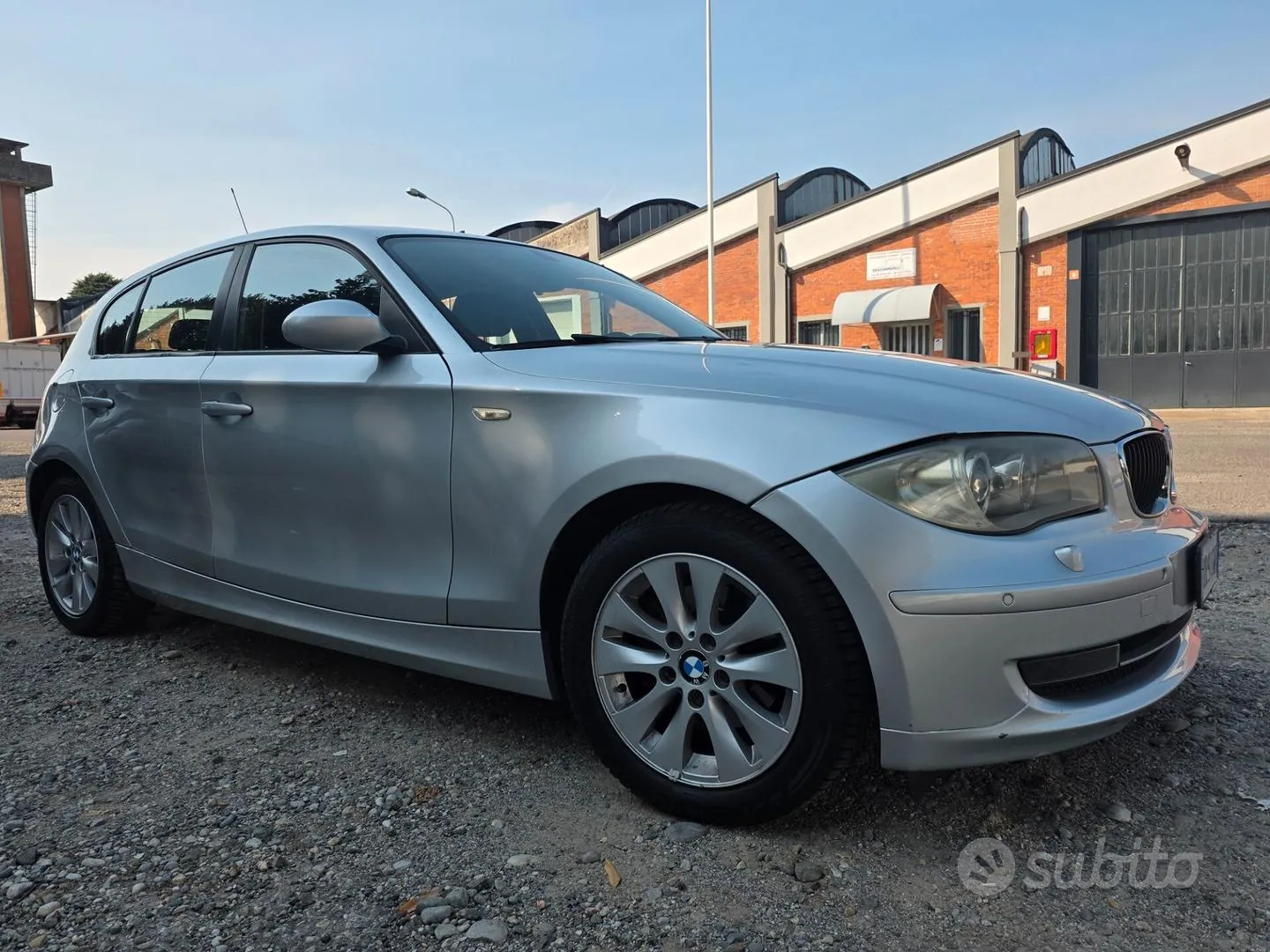 BMW 118 2009 photo 2