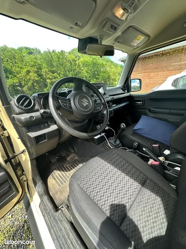 Suzuki Jimny 2023 photo 3