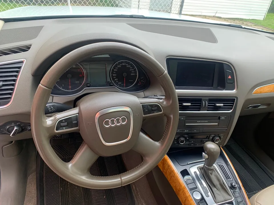 Audi Q5 2011 photo 2