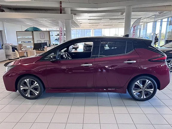 Nissan Leaf 2021 photo 2