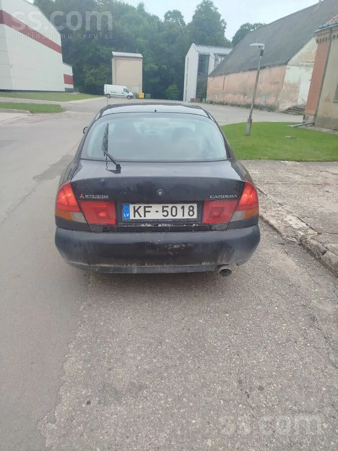 Mitsubishi Carisma 1998 photo 3