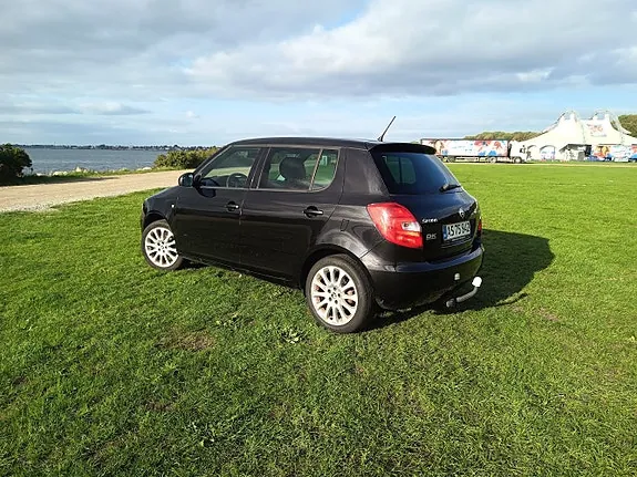 Skoda Fabia 2015 photo 2