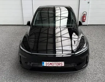 Tesla Model Y 2025 photo 2