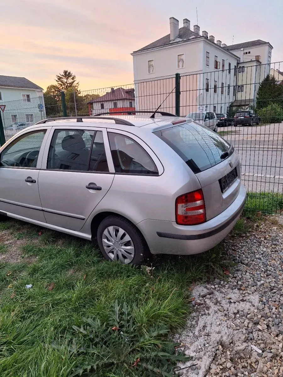 Skoda Fabia 2005 photo 2