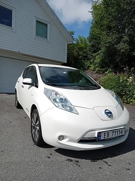 Nissan Leaf 2015 photo 2