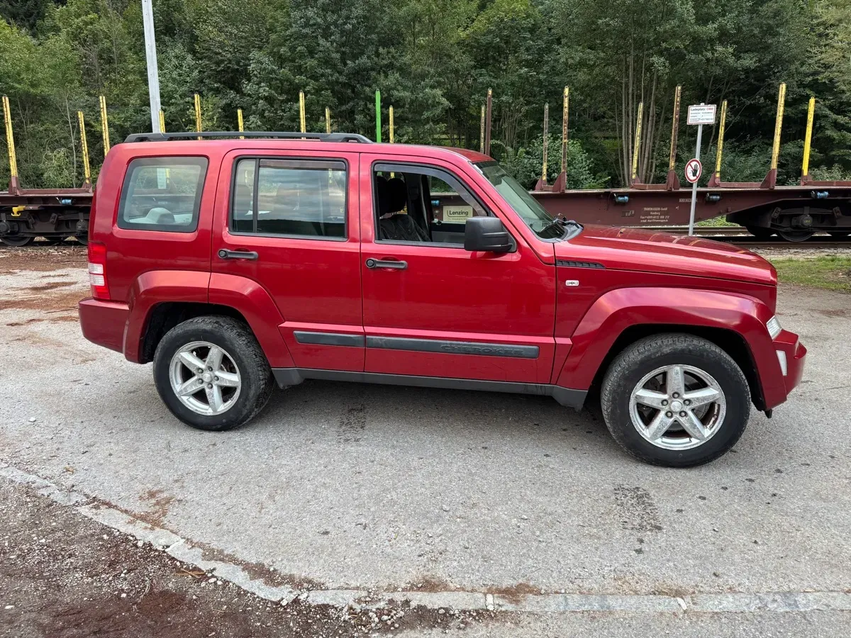 Jeep Cherokee 2009 photo 3