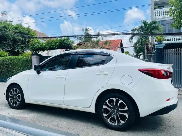 Mazda 2 2018 photo 2