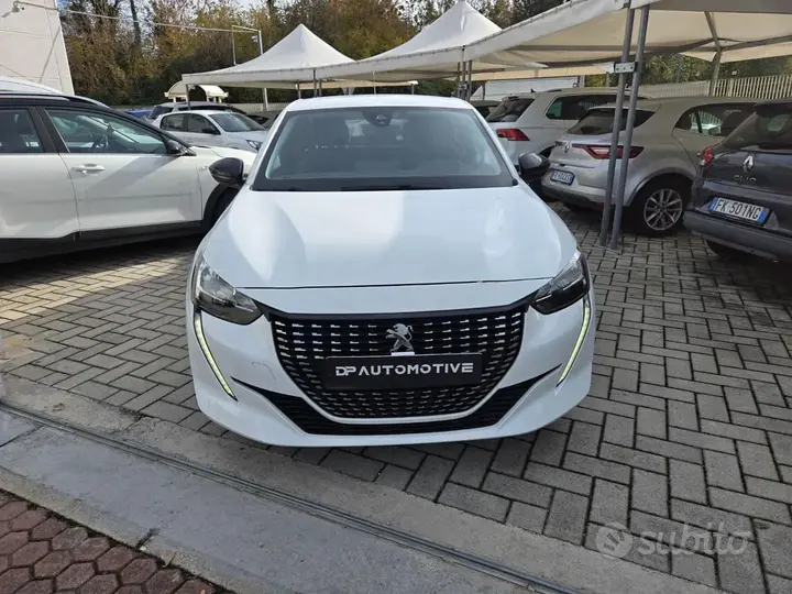 Peugeot 208 2022 photo 3