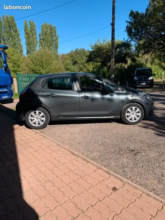 Peugeot 208 2017 photo 3