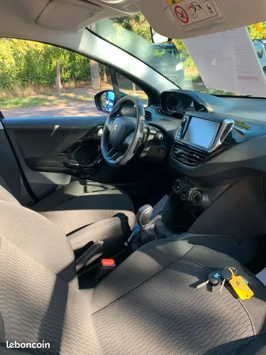Peugeot 208 2017 photo 2