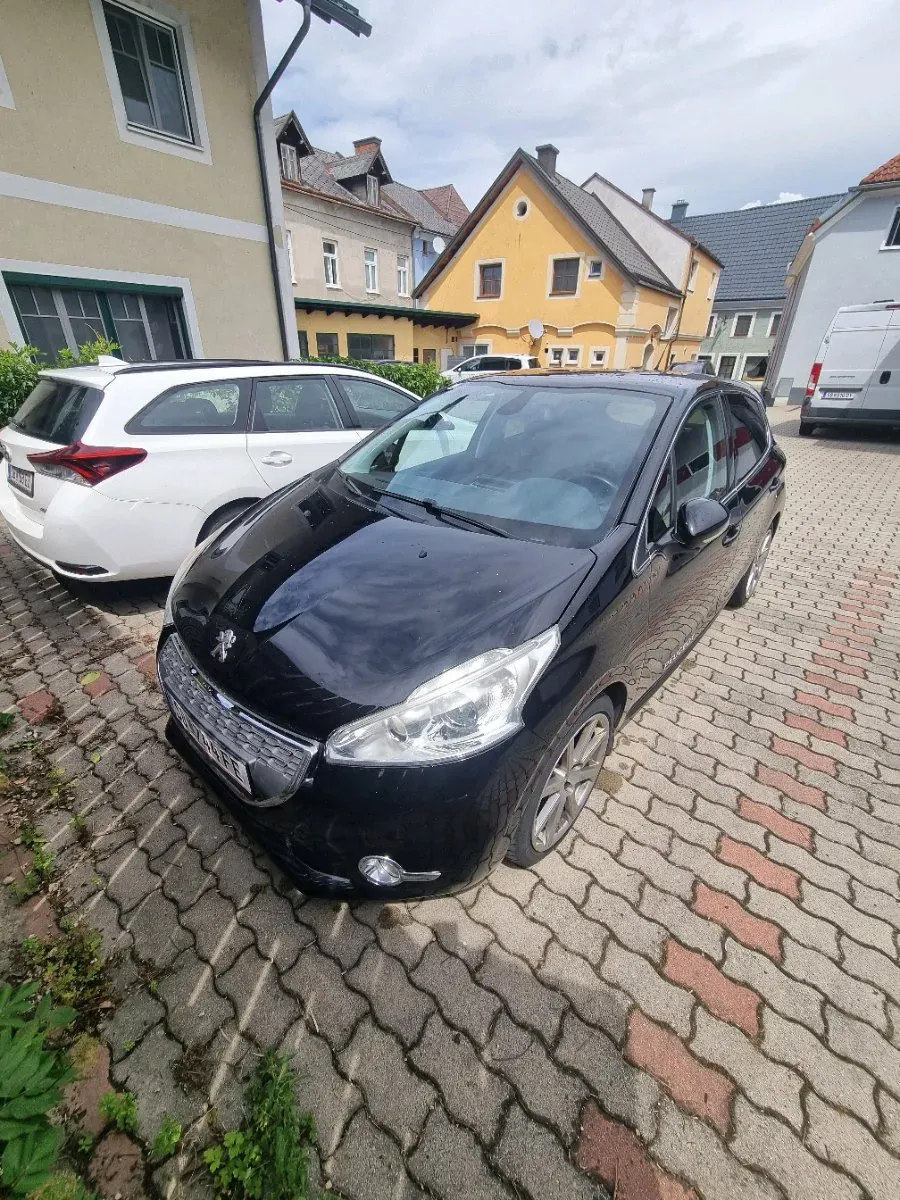 Peugeot 208 2013 photo 2