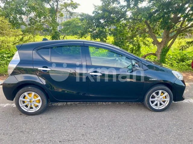 Toyota Aqua 2012 photo 3