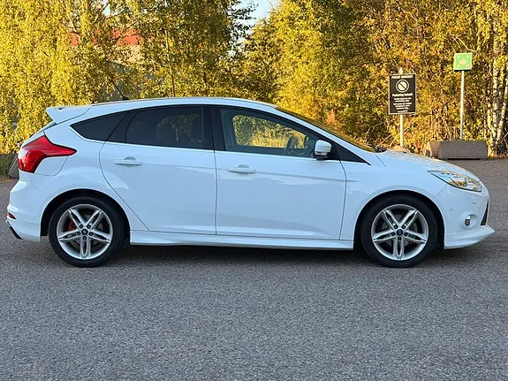 Ford Focus 2014 photo 4