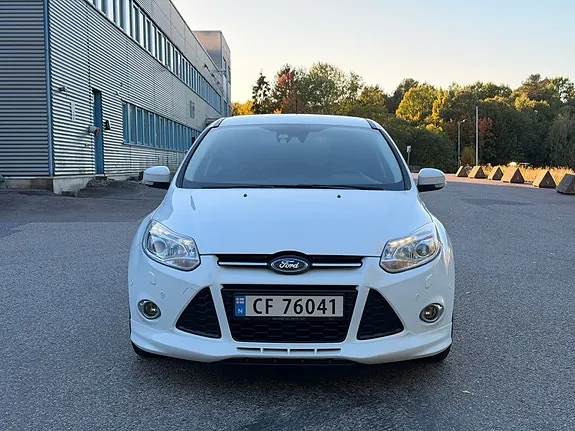 Ford Focus 2014 photo 2