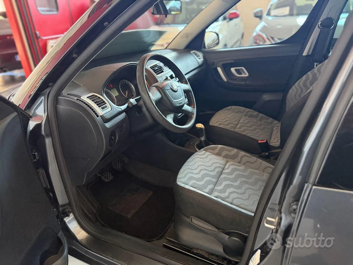 Skoda Roomster 2010 photo 4
