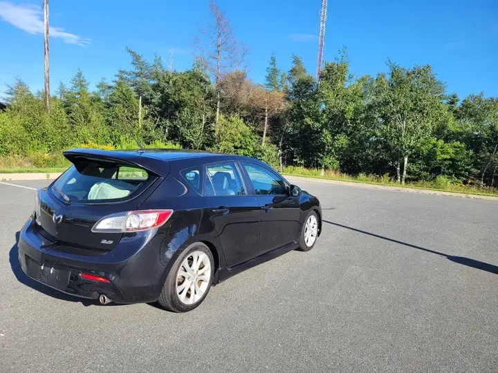 Mazda 3 2011 photo 2
