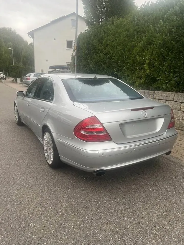 Mercedes-Benz E200