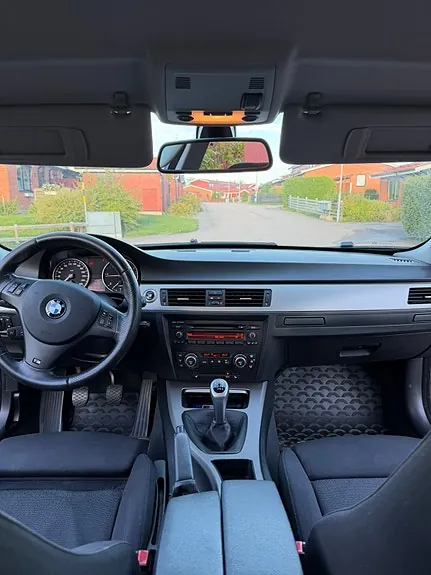 BMW 318D 2008 photo 3