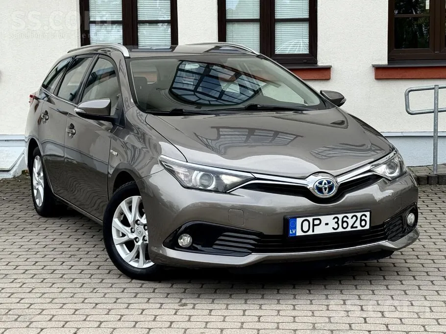 Toyota Auris 2018 photo 2