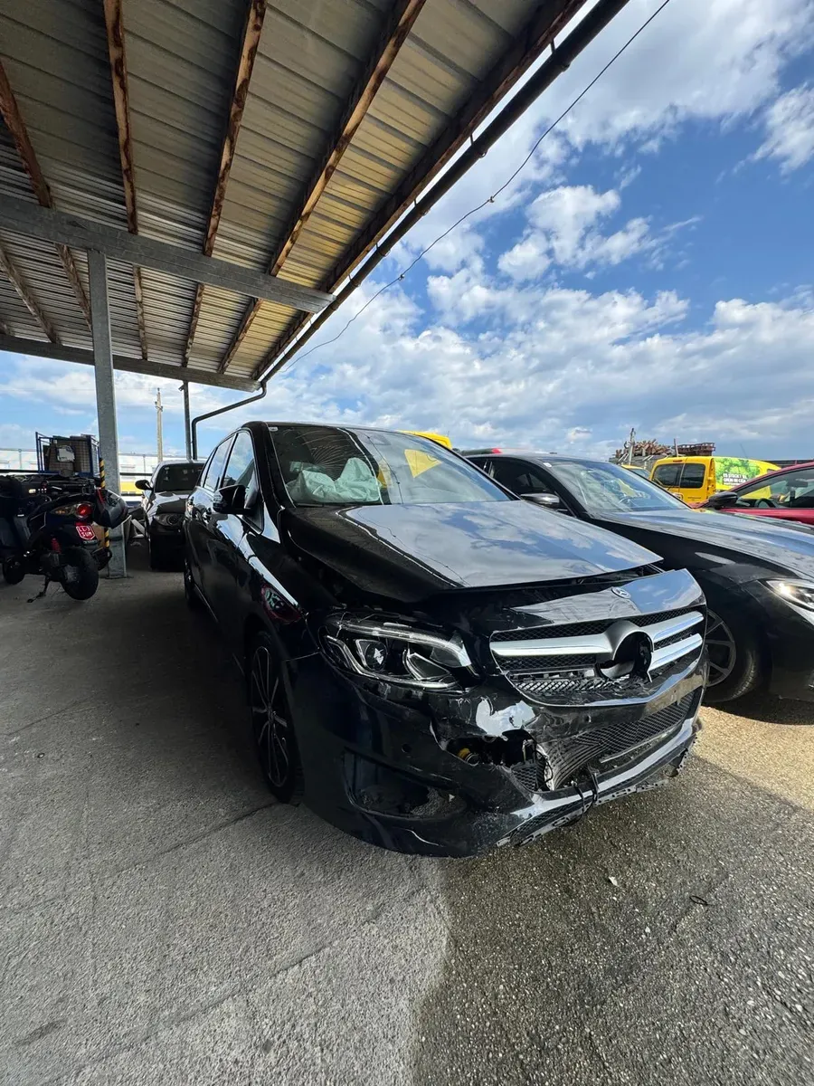 Mercedes-Benz B-Class 2016 photo 2