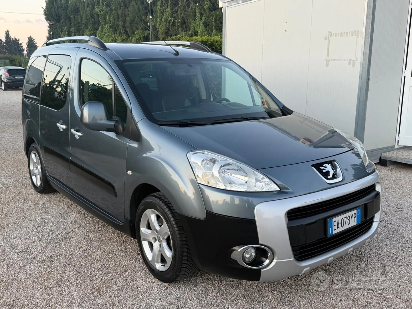 Peugeot Partner 2011 photo 2