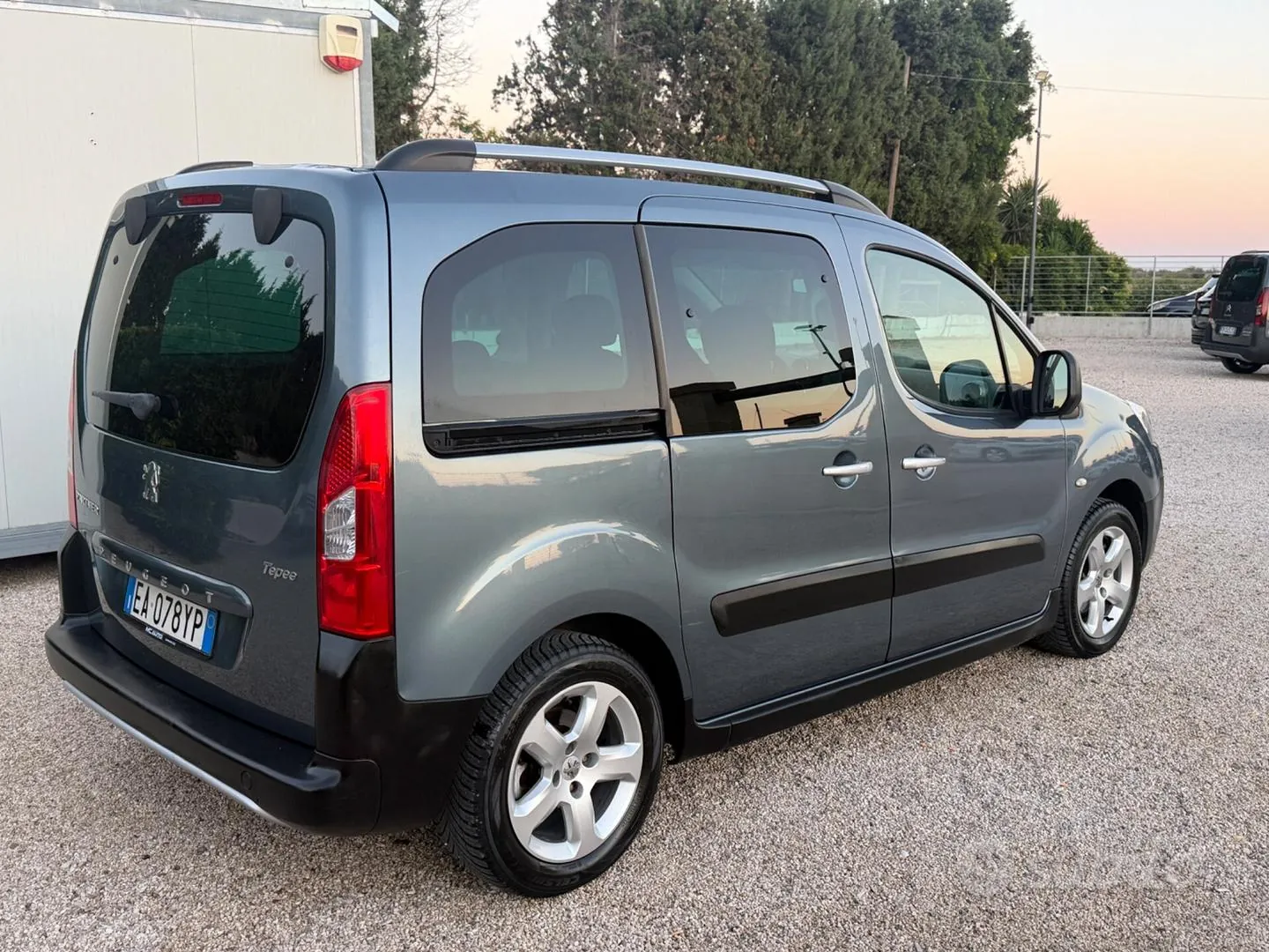 Peugeot Partner 2011 photo 3