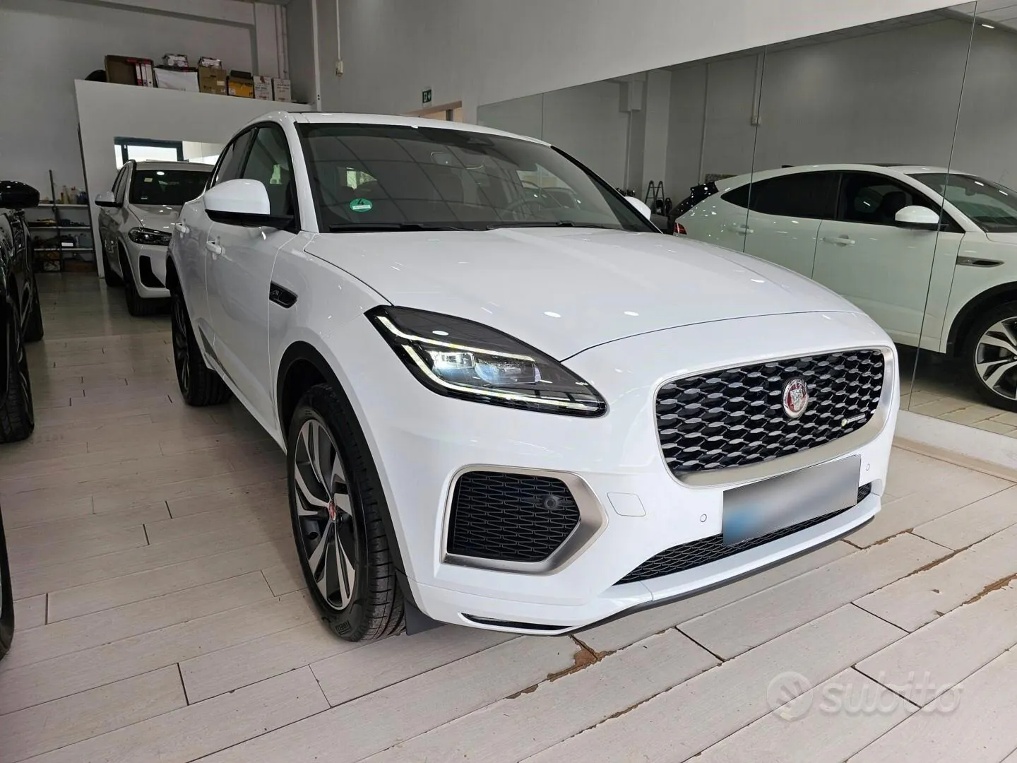 Jaguar E-Pace 2023 photo 2