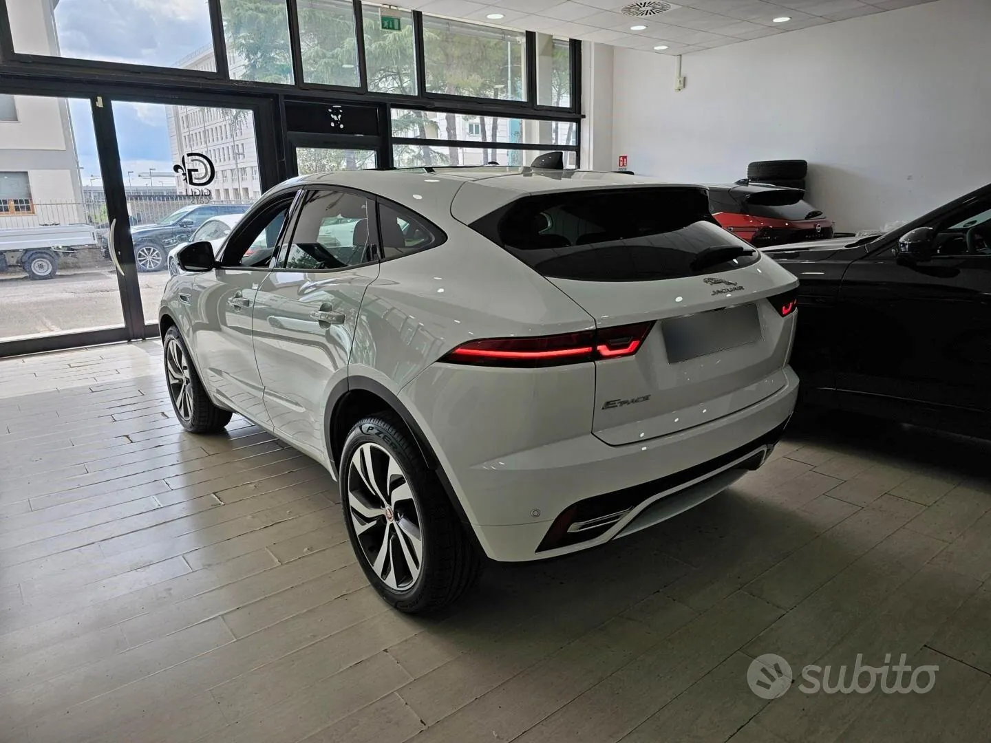 Jaguar E-Pace 2023 photo 5