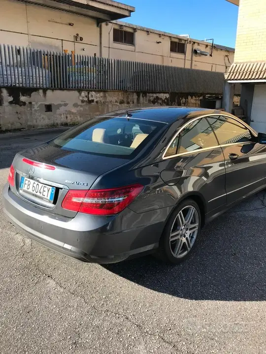 Mercedes-Benz E-Class 2009 photo 5