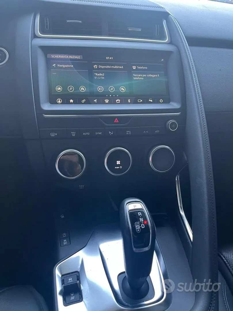 Jaguar E-Pace 2018 photo 2