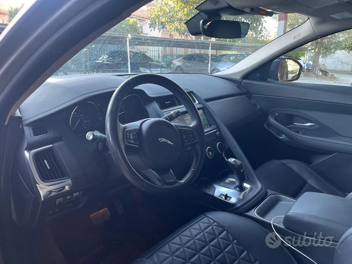 Jaguar E-Pace 2018 photo 4