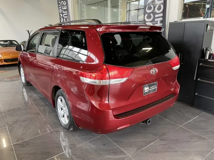 Toyota Sienna 2014 photo 4