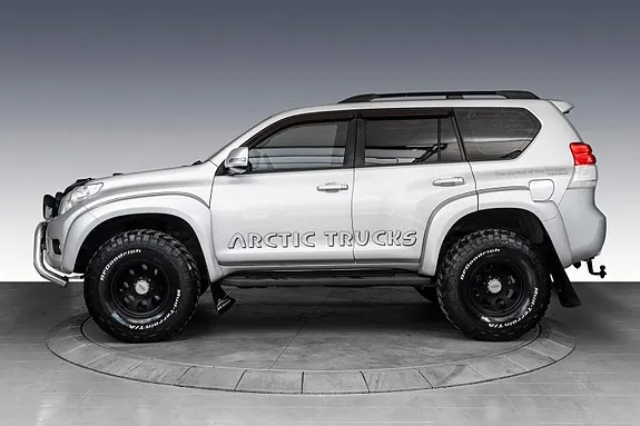 Toyota Land Cruiser 2010 photo 2