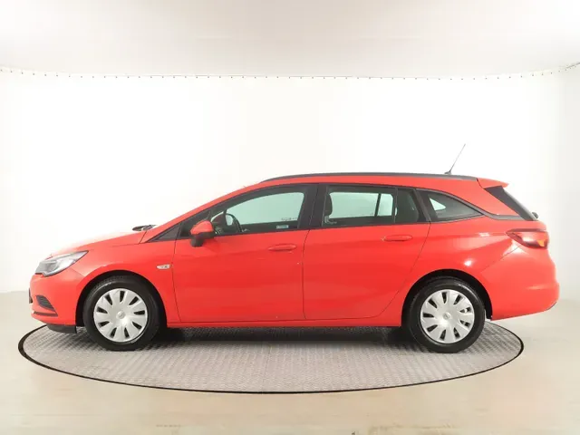 Opel Astra Sport Tourer 2018 photo 2
