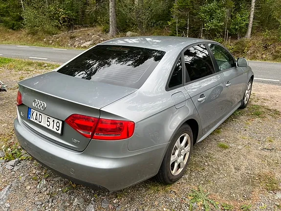 Audi A4 2009 photo 4