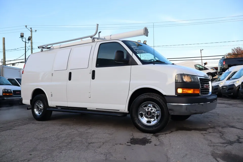 GMC Savana 2020 photo 2