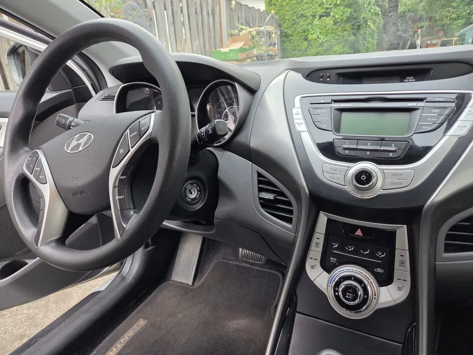 Hyundai Elantra 2012 photo 3