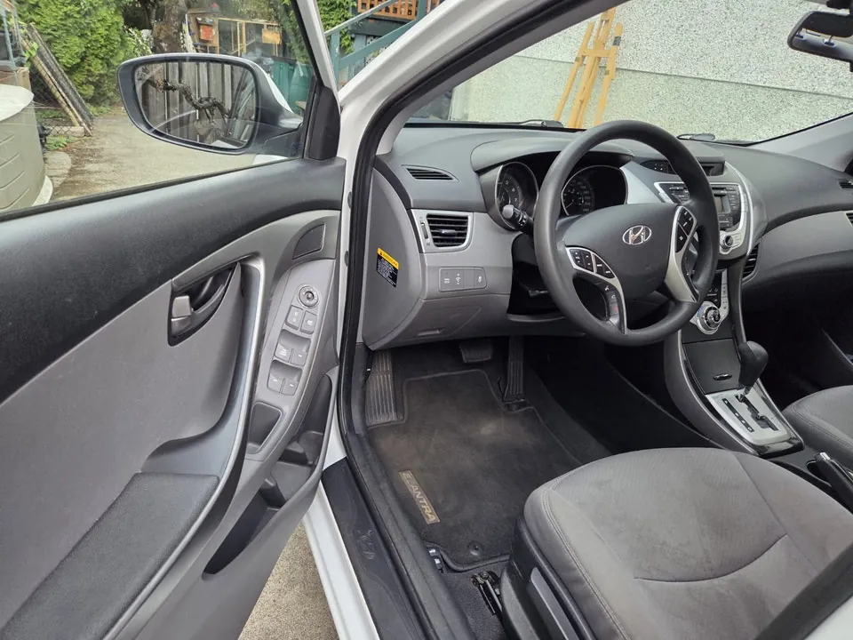Hyundai Elantra 2012 photo 4