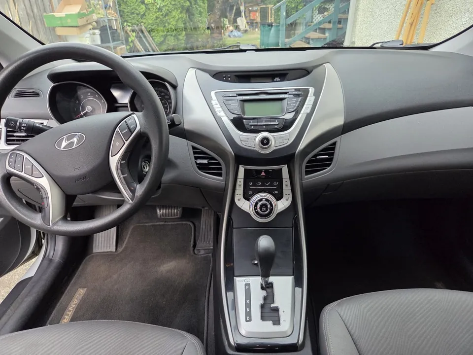 Hyundai Elantra 2012 photo 2