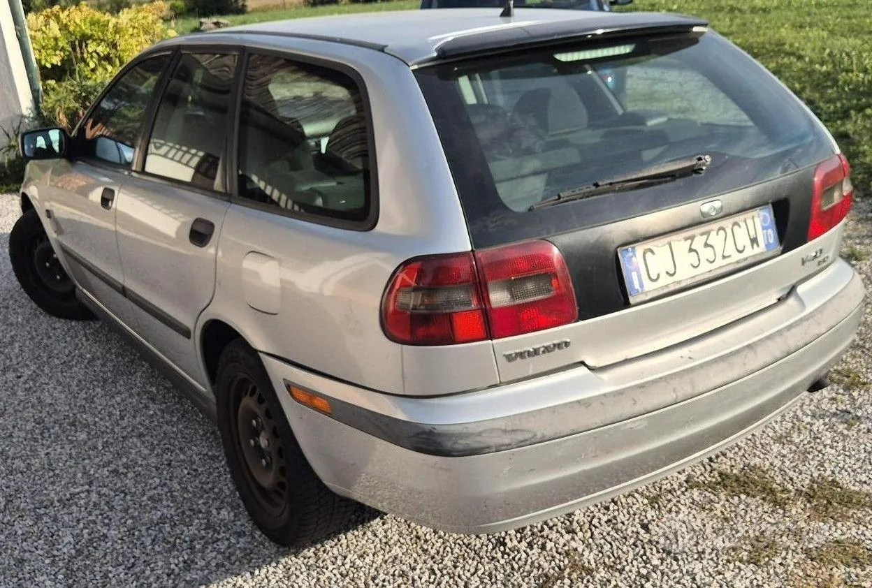 Volvo V40 2006 photo 2
