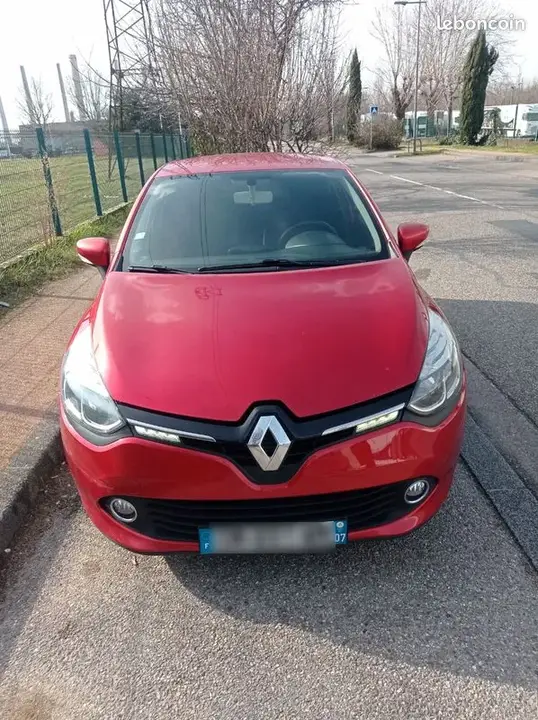 Renault Clio 2014 photo 2