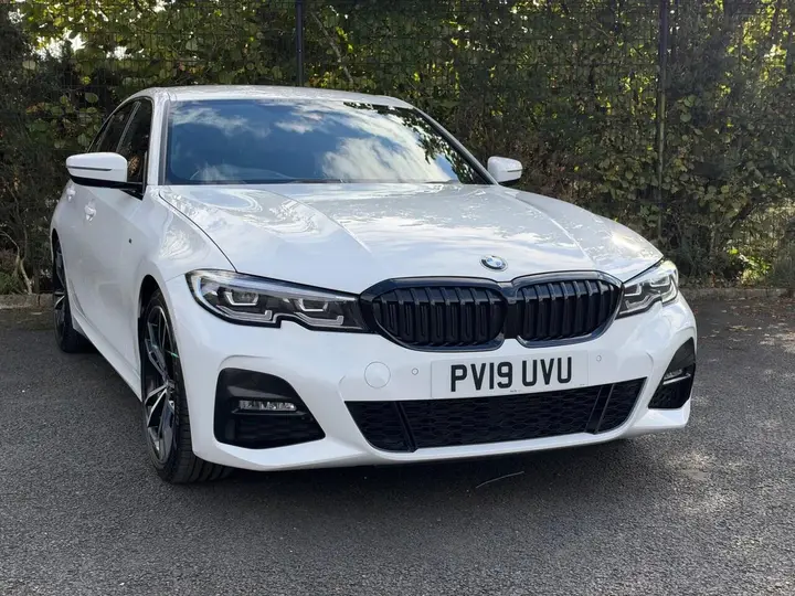 BMW 3 Series 2019 photo 2