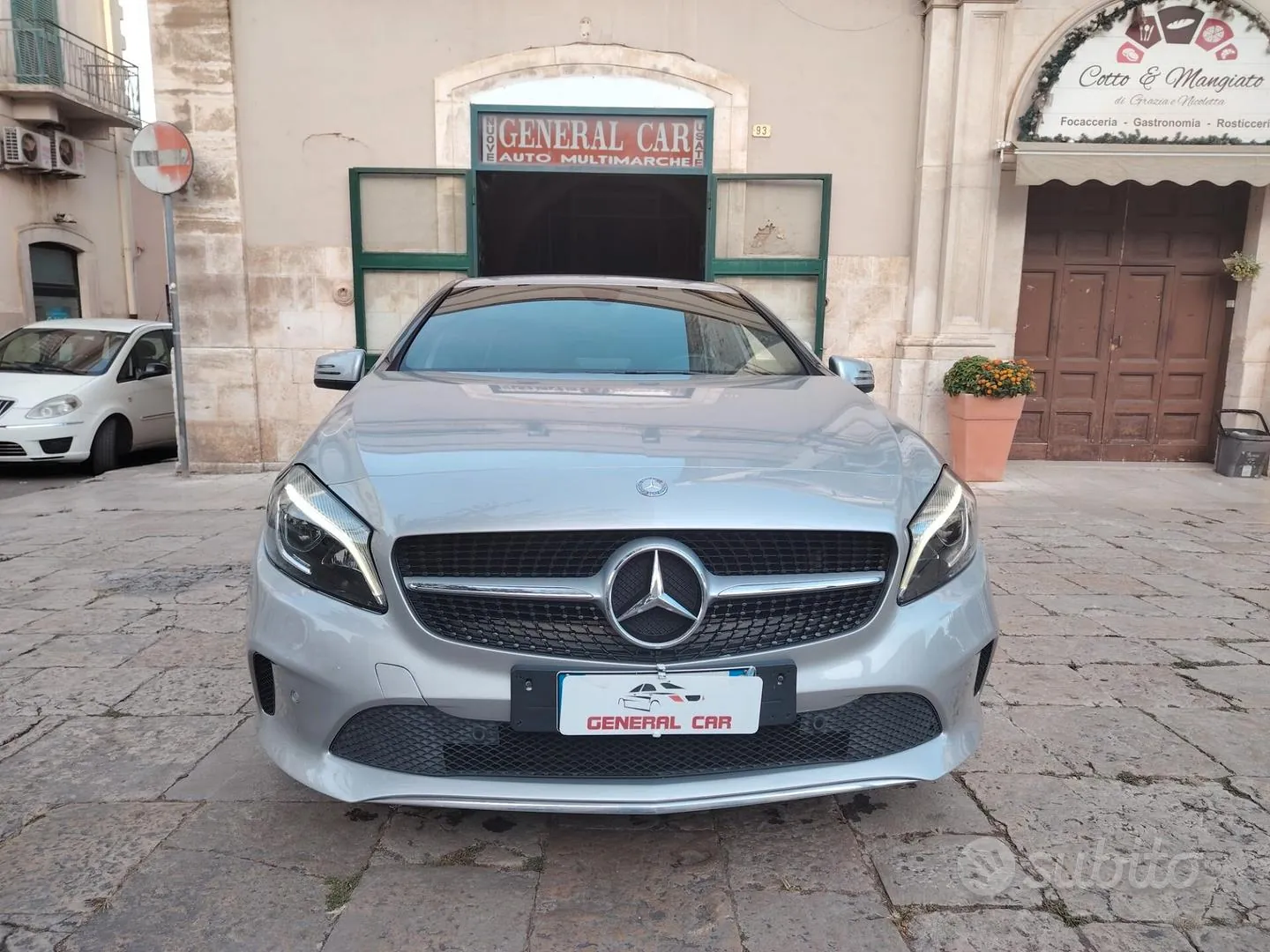 Mercedes-Benz A 180 2016 photo 2