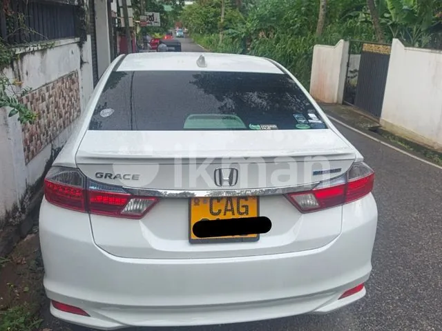 Honda Grace 2015 photo 2