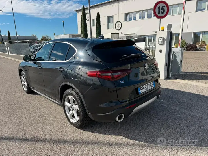 Alfa Romeo Stelvio 2018 photo 2