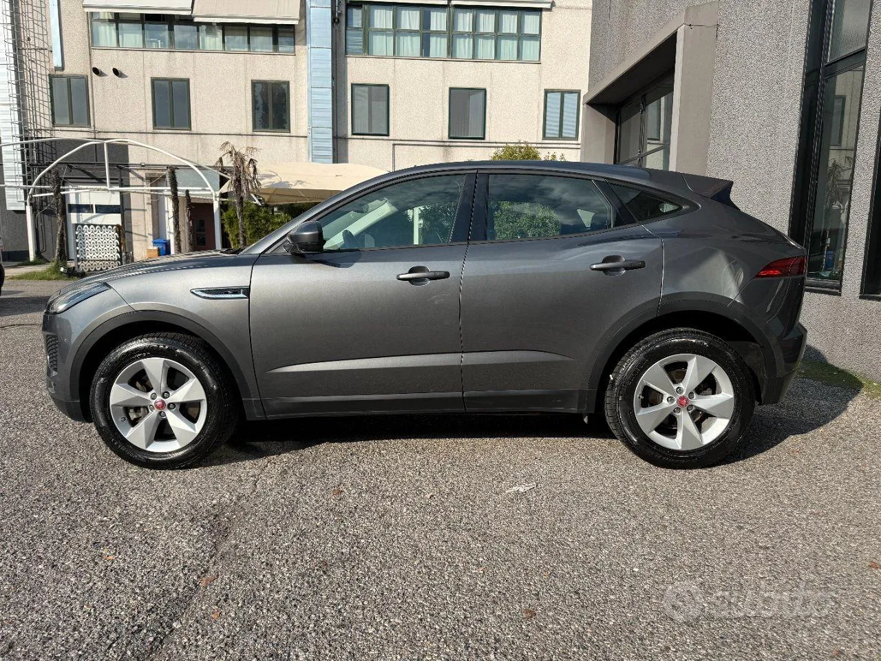 Jaguar E-Pace 2019 photo 4