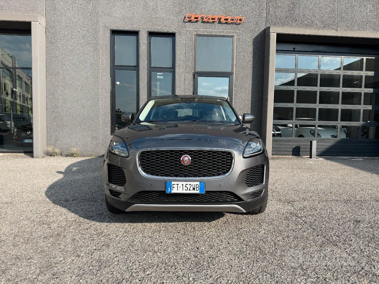 Jaguar E-Pace 2019 photo 3