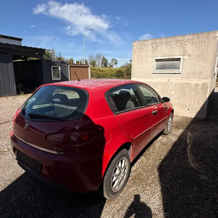 Alfa Romeo 147 2005 photo 3