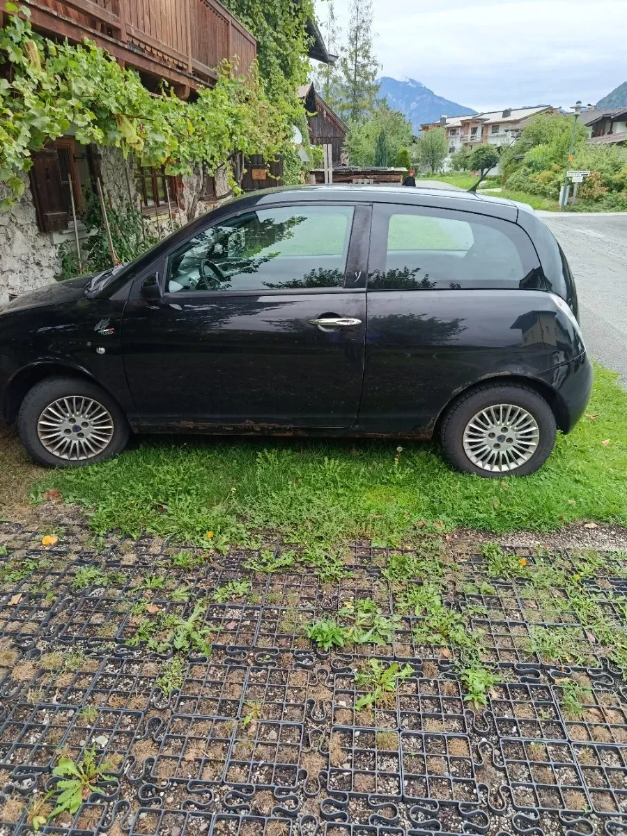 Lancia Ypsilon 2008 photo 2