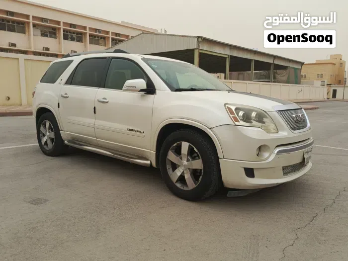 GMC Acadia 2011 photo 3